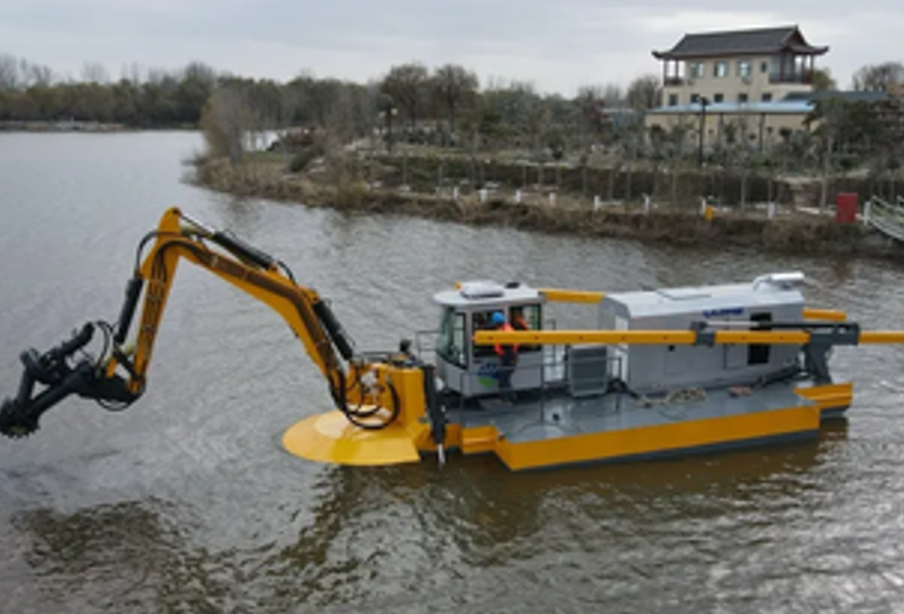Amphibious Dredges