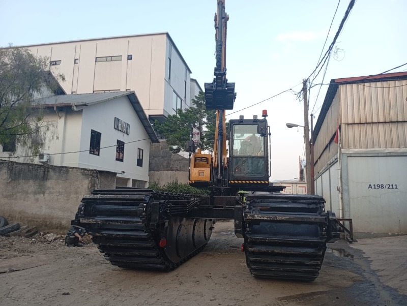 Ponton Amphibious Excavator 7,5 Ton