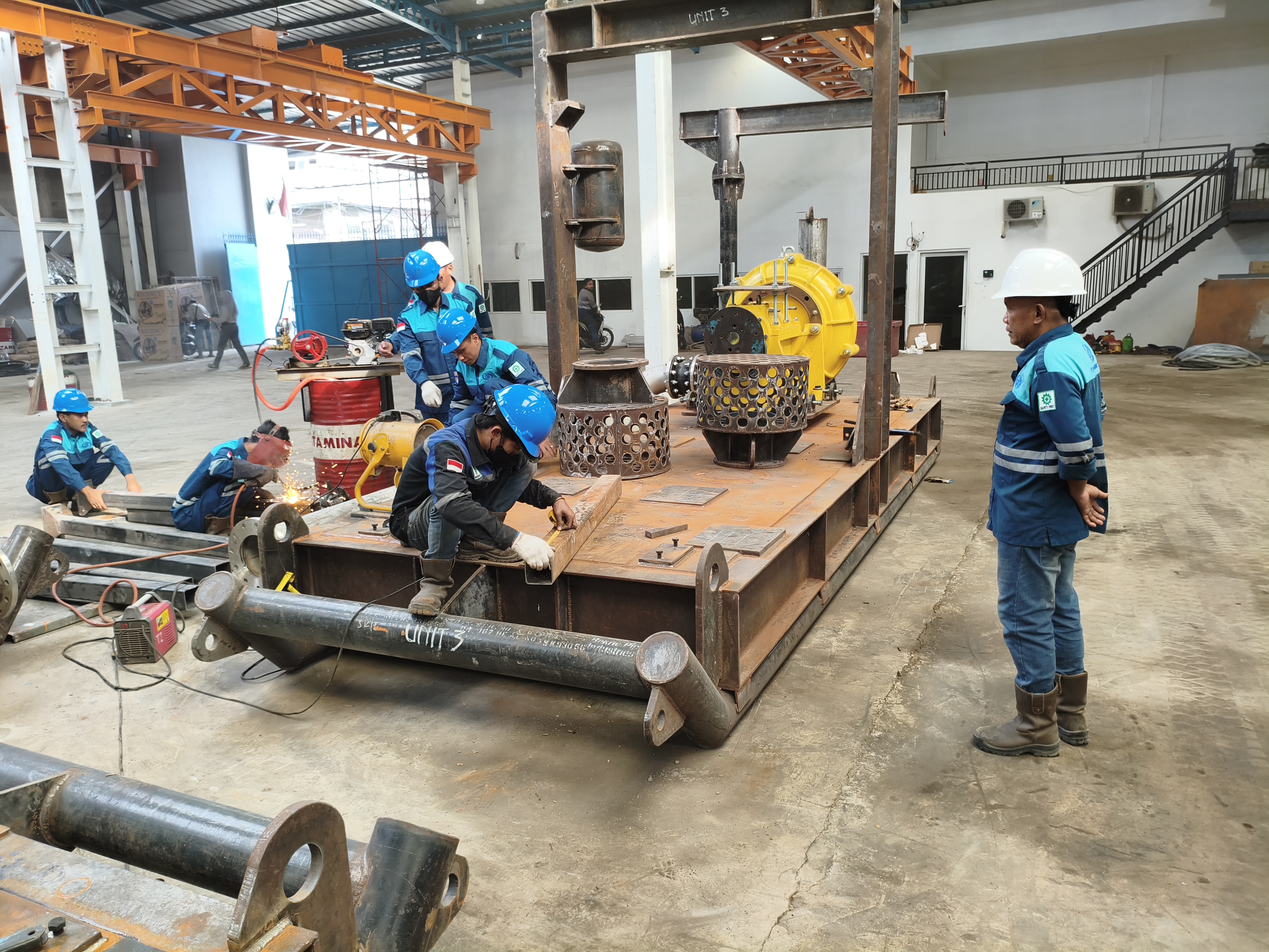 Proses perakitan di workshop